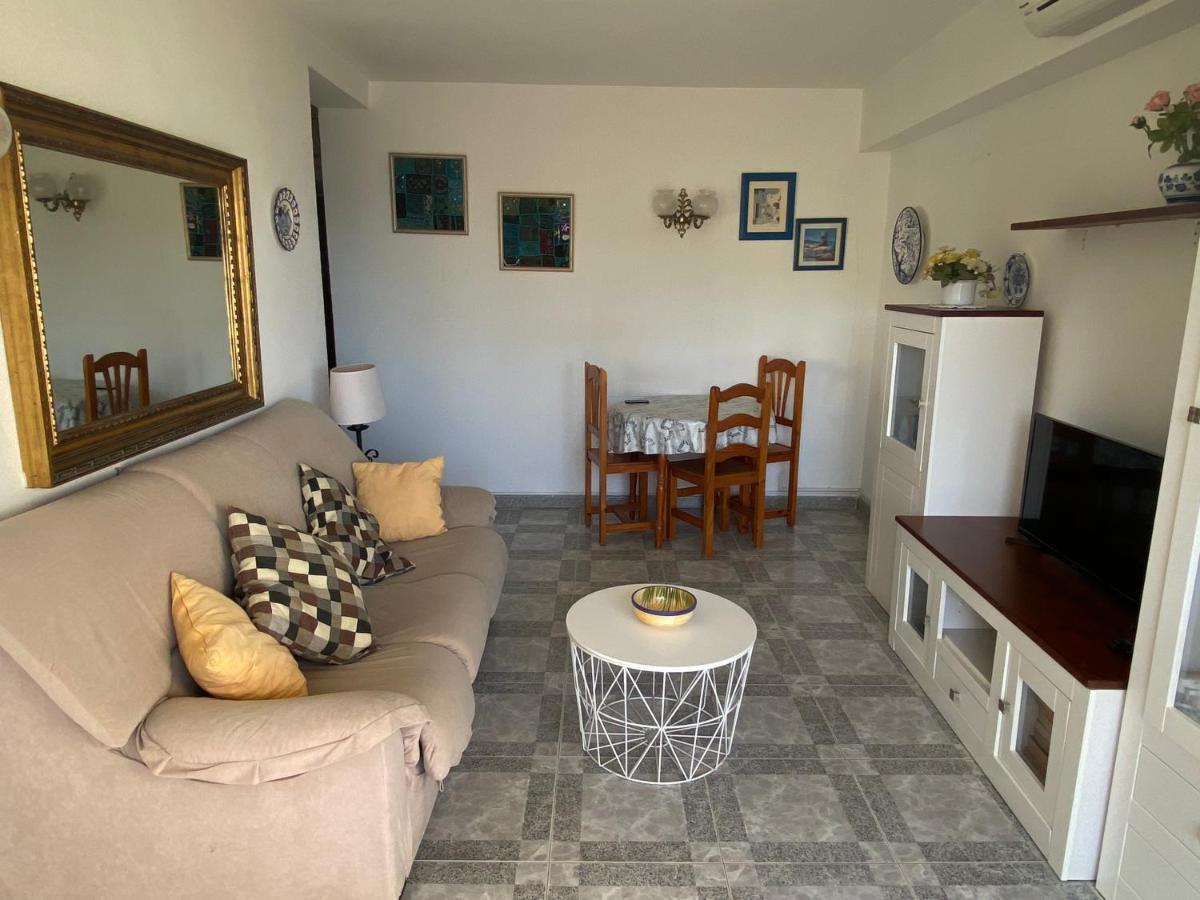 Cozy Apartment With First Line Seaview In Perfect Location, Near The Marina Benalmádena Eksteriør billede